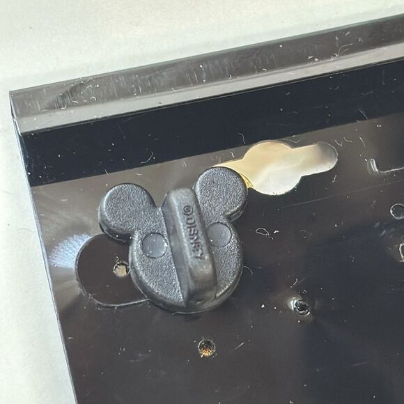 Rare Disney’s Collectible Mickey Mouse 2008 Official Trading Pin - Picture 5 of 5